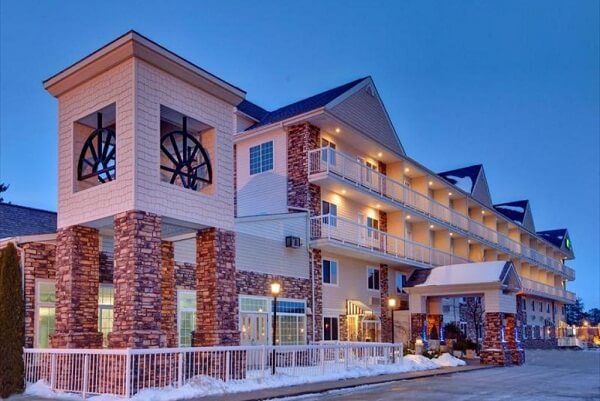 Holiday Inn Express Mackinaw City